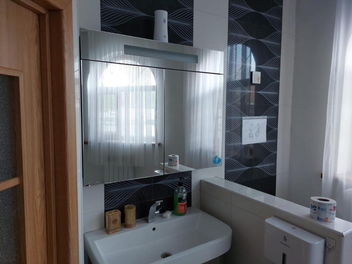 Room Hostel Dostyk Алмати Екстер'єр фото