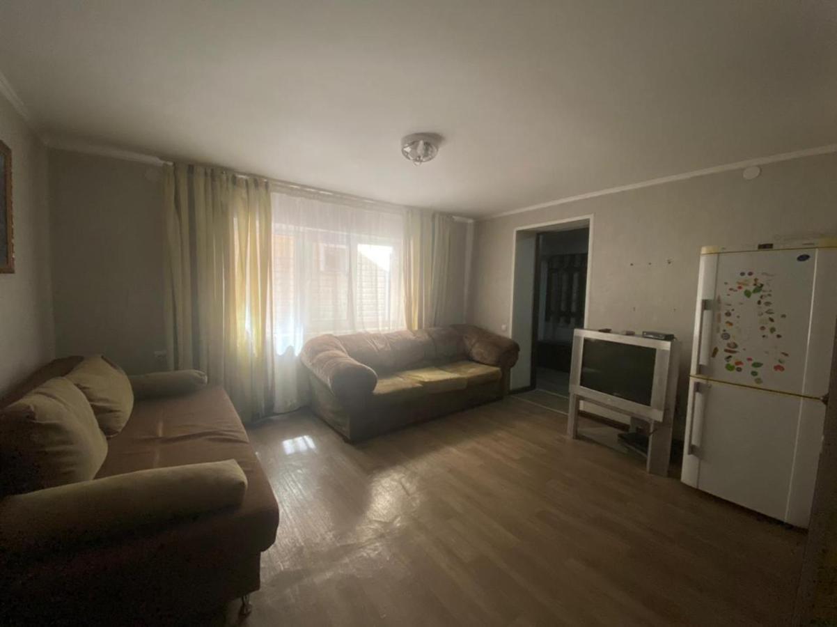 Room Hostel Dostyk Алмати Екстер'єр фото