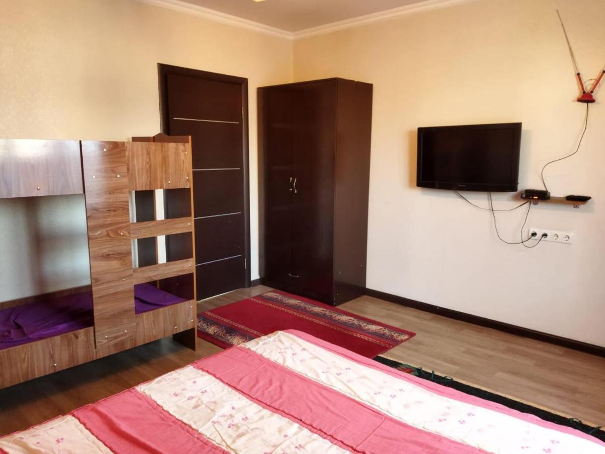 Room Hostel Dostyk Алмати Екстер'єр фото