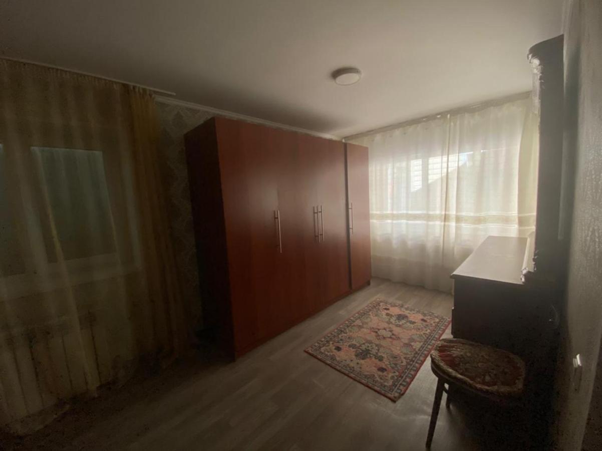 Room Hostel Dostyk Алмати Екстер'єр фото