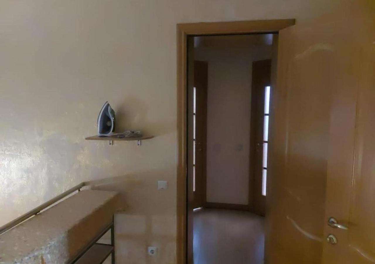 Room Hostel Dostyk Алмати Екстер'єр фото