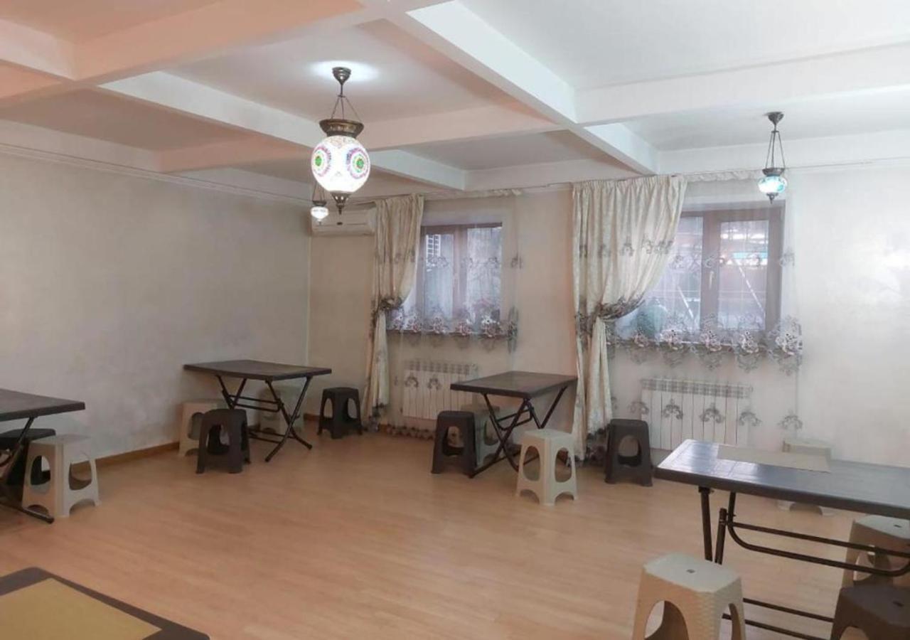 Room Hostel Dostyk Алмати Екстер'єр фото