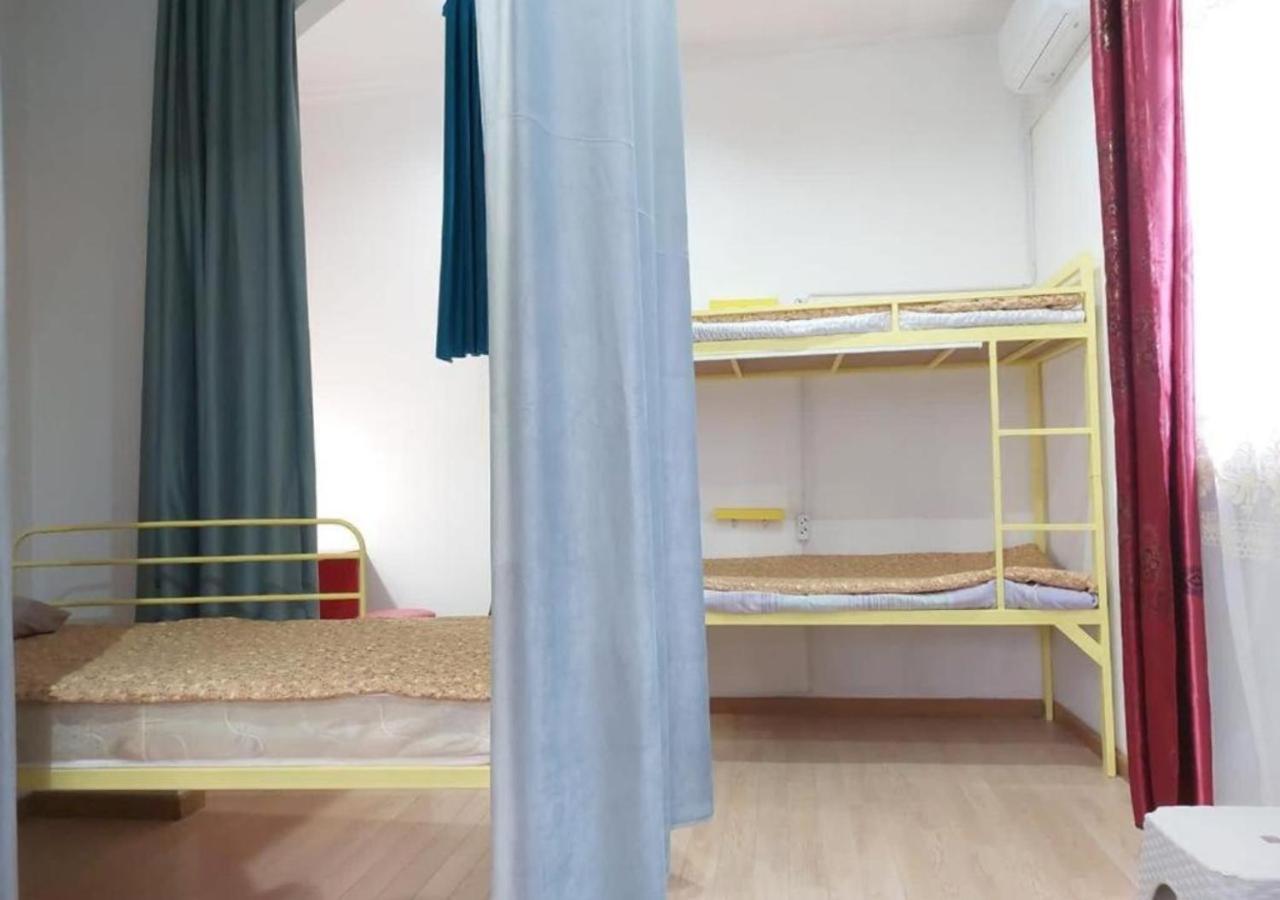 Room Hostel Dostyk Алмати Екстер'єр фото